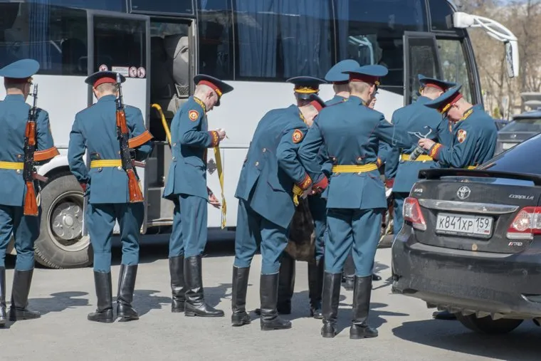 Народные гуляния в День Победы. Пермь