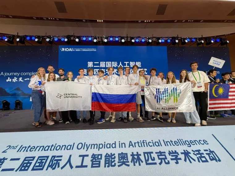 Школьники из РФ завоевали восемь медалей на олимпиаде по ИИ в Китае