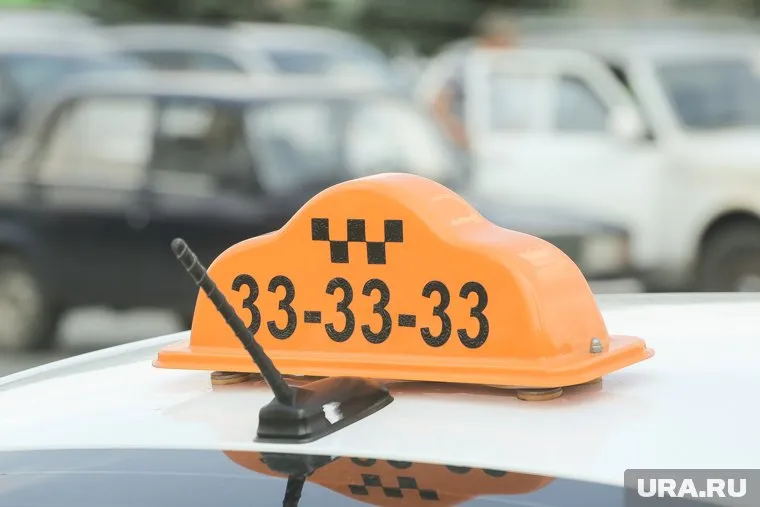 Таксисты просят поднять цены на услуги