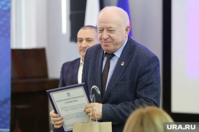 Жители Далматовского округа не понимают, зачем Александр Столбов занимает должность советника главы