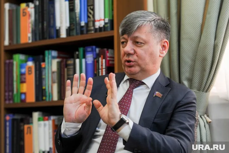 Запад пытается поставить Алексагдра Вучича на место, считает Дмитрий Новиков