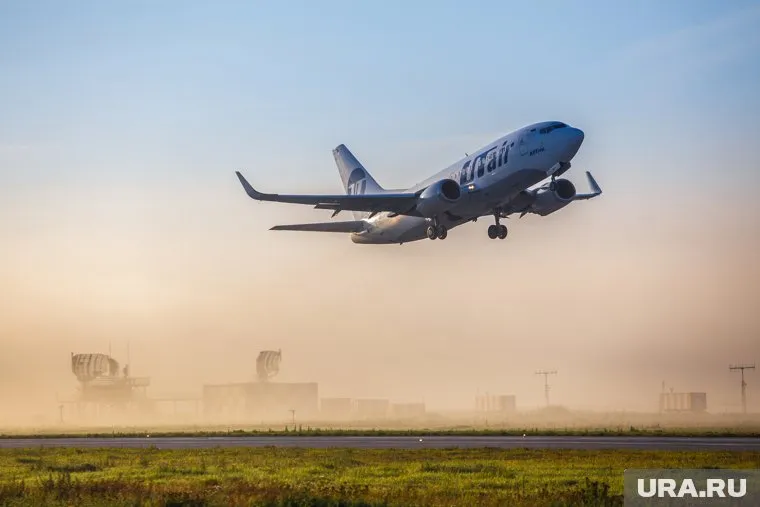 На запасной аэродром отправили лайнер Utair