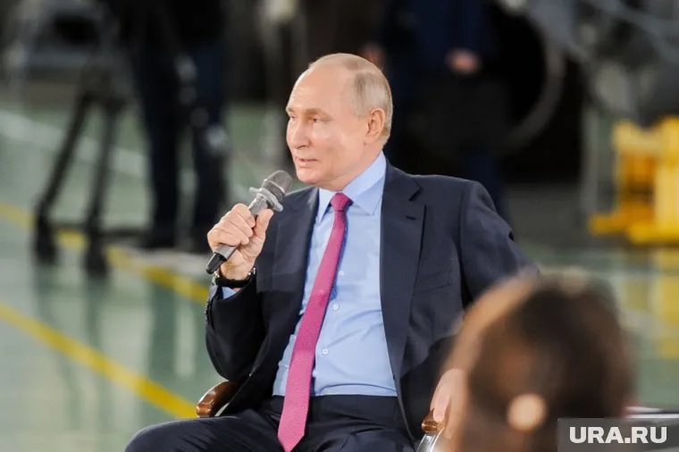 На заводе «Конар» в феврале 2024 года Владимир Путин пообщался со студентами и сотрудниками предприятия