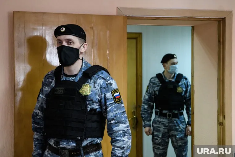 Приставы проследят, чтобы пенсионера вновь не выгнали на улицу (архивное фото)