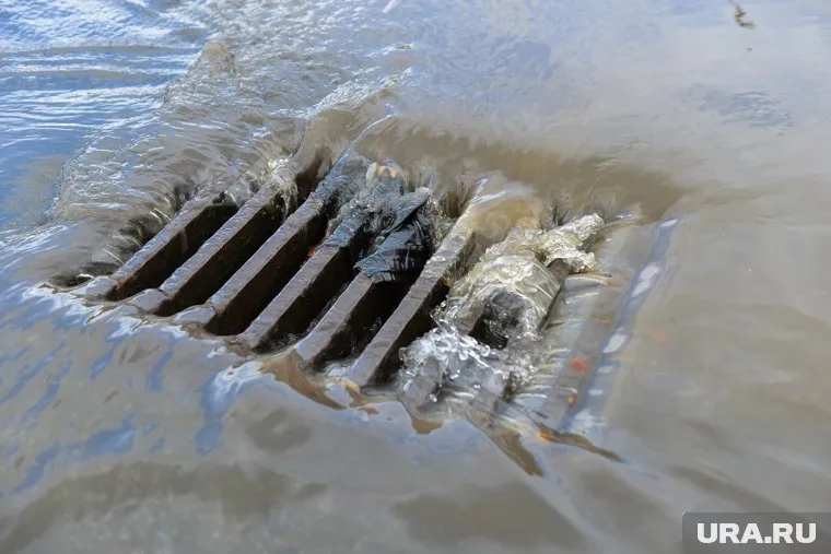 Канализационные стоки без остановки текут 10 дней