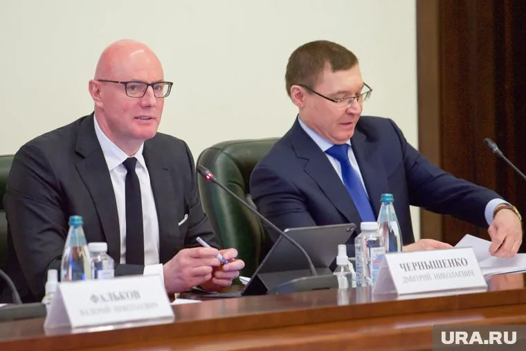 Дмитрию Чернышенко (на фото — слева) не понравилась просьба тюменского губернатора