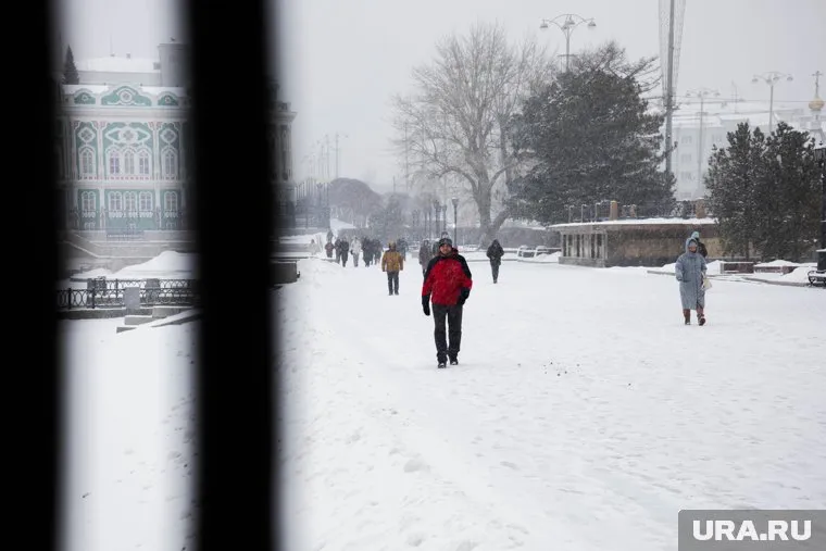 На Плотинке журналист не увидел рабочих — как и в других районных локациях
