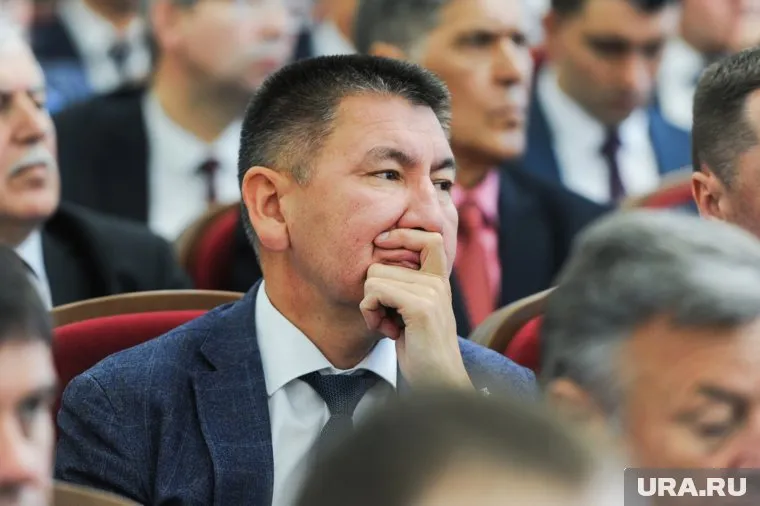 Валихан Тургумбаев оспаривает обязанность обслуживать ветхие дома