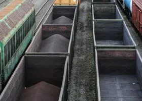 В ЯНАО сошел с рельс грузовой поезд