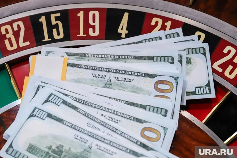 Украденные деньги мужчина хотел потратить в онлайн-казино