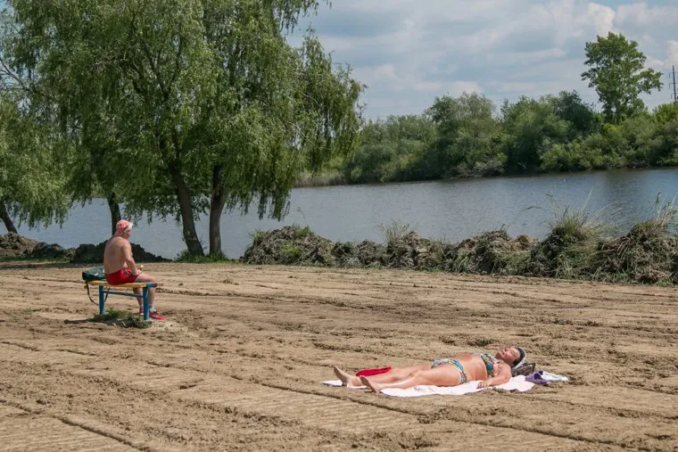 Пляж "Бабьи пески". Курган, пляж бабьи пески, загар