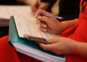 В Кургане женщина помогала мигрантам незаконно сдавать экзамены