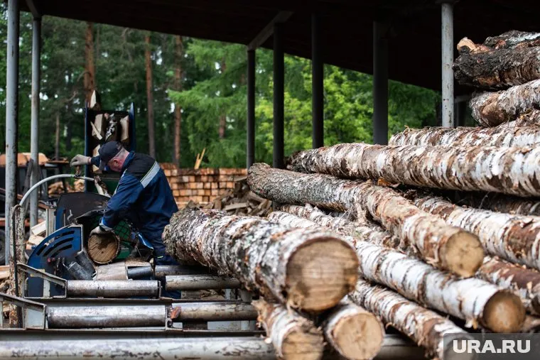 По предварительным данным, пожар в Сосьве начался с лесопилки, где неосторожно жгли опилки
