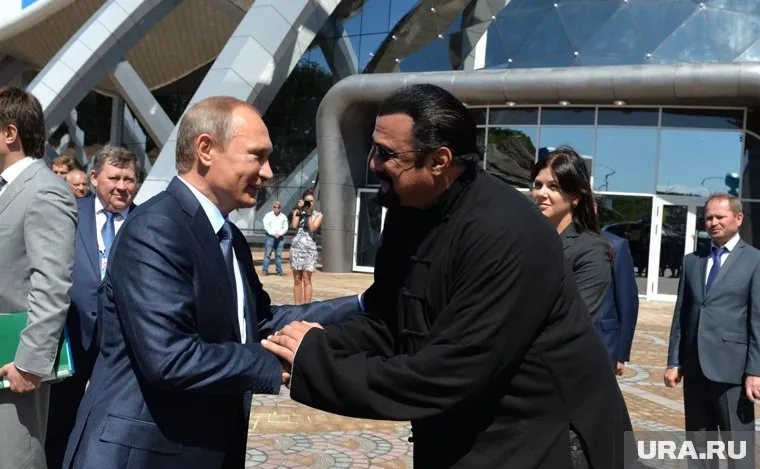 В ноябре 2016 года Сигал получил гражданство РФ