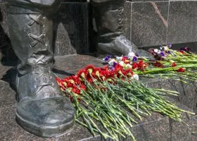 Ямал восстановит ко Дню Победы памятники в Волновахе