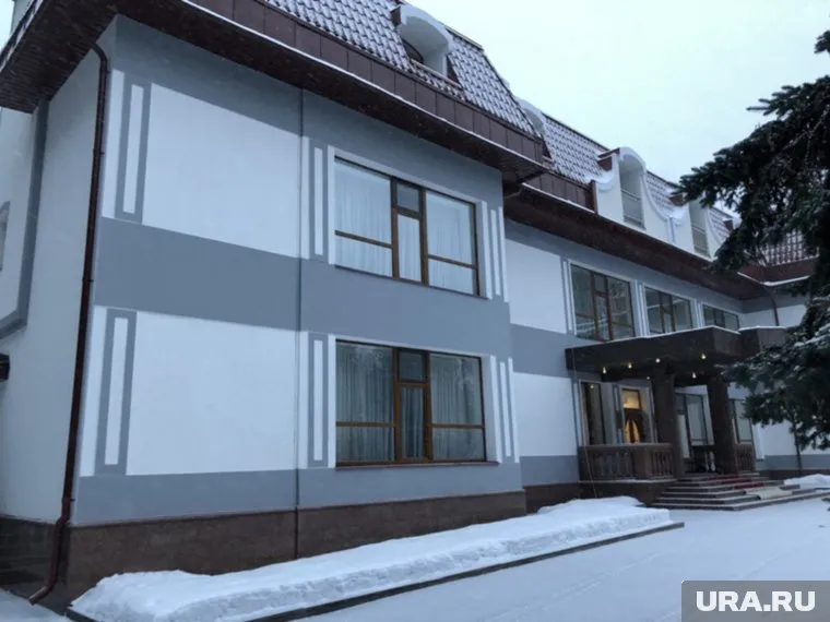 Озеро у резиденции будут чистить три года