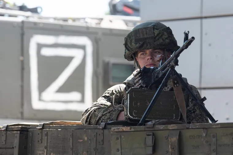 Российские инженеры-саперы начали разминирование аэропорта Мариуполя. Мариуполь