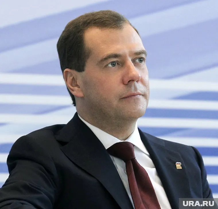 Дмитрий Медведев должен прийти на совещание уже в понедельник