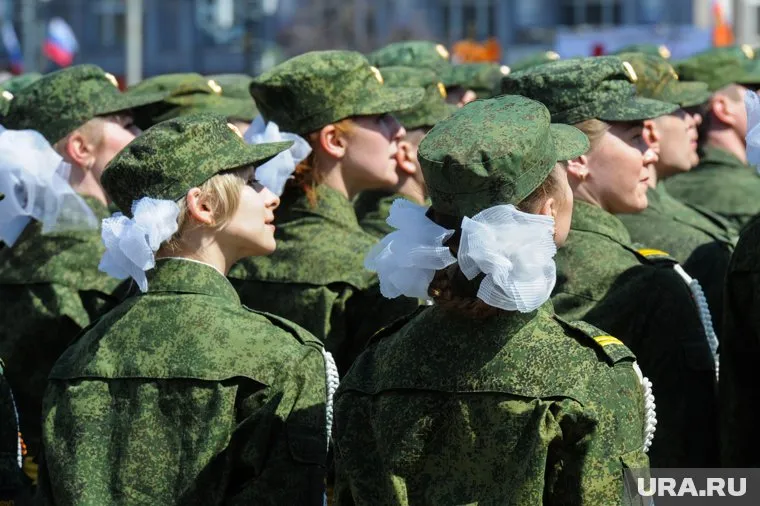 Депутат предложил российским девушкам отправиться на срочную службу в армию