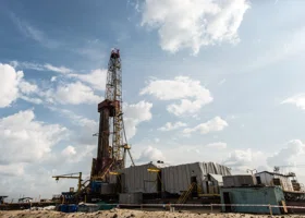 На месторождения ХМАО зовут мотористов на спецтехнику с зарплатой до полумиллиона рублей