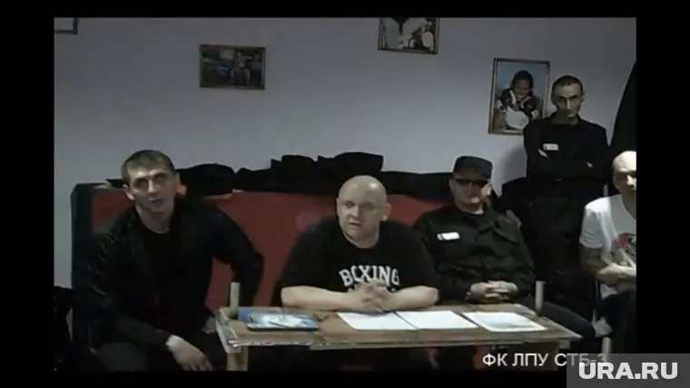 Юрий Серебренников (в футболке) в колонии снимает фильмы