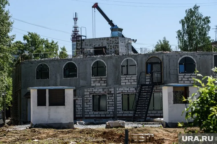 Здание уже снесенного спорткомплекса