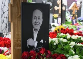 Против вандала, который разгромил могилу Маслякова, завели дело