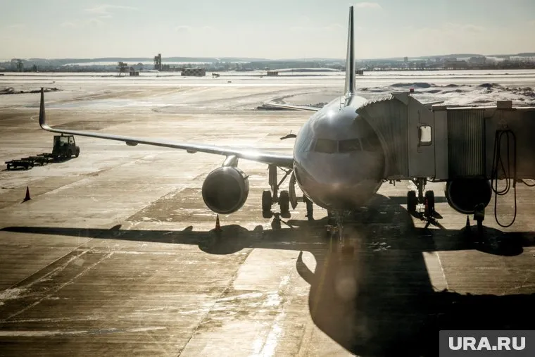 Самолет загорелся при аварийной посадке в аэропорту Шереметьево