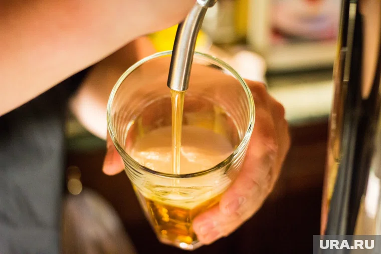 В Подмосковье продажу алкоголя в кафе во дворах ограничили двумя часами в день