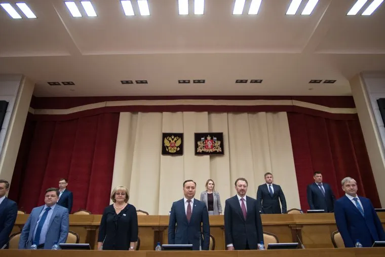 Вручение мандатов депутатам седьмого созыва Екатеринбургской городской Думы. Екатеринбург