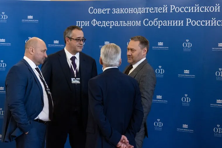 Владимир Путин на собрании законодателей. Санкт-Петербург