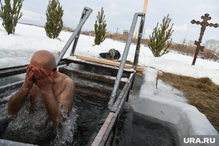 Врач посоветовал сразу после окунания зайти в тёплое помещение