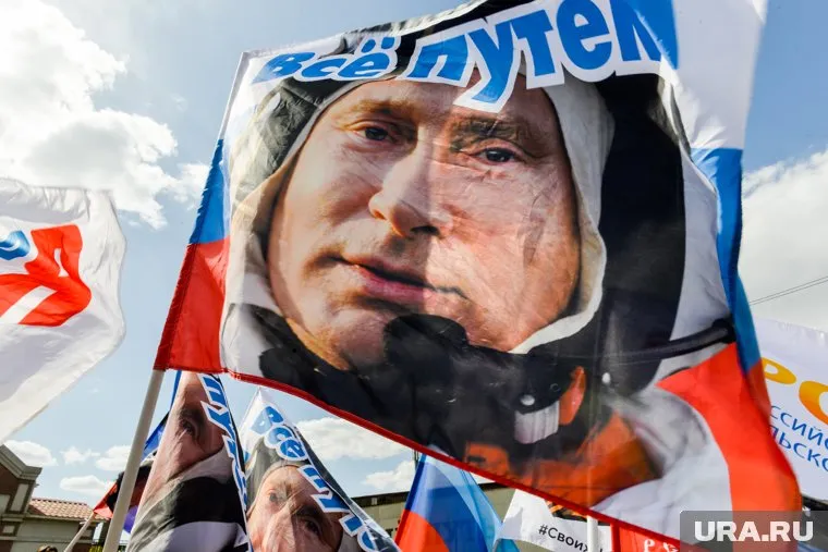 Для сбора подписей в поддержку Владимира Путина развернут целую сеть мобильных пунктов