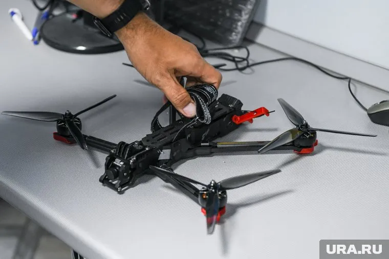 Руфет Рустамовов принес дрон на эфир "Поля чудес" к 9 Мая