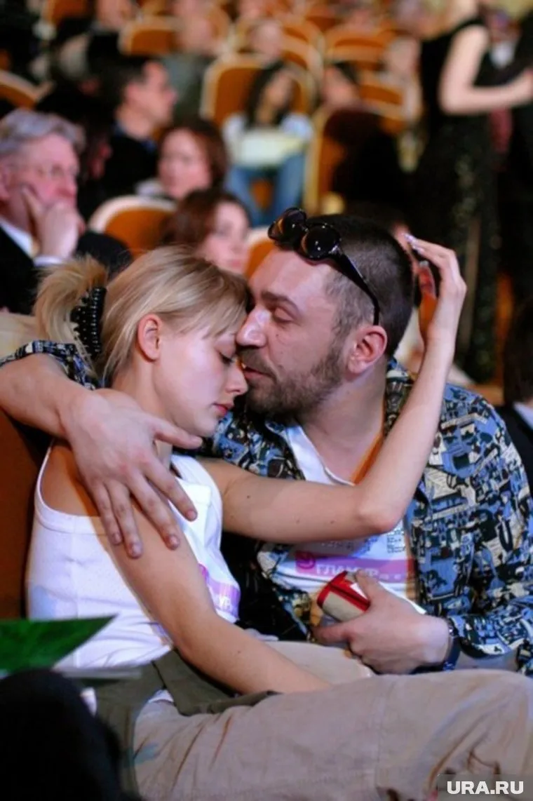 Разница в возрасте у Акиньшиной и Шнурова 14 лет