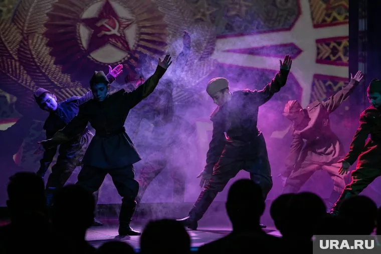 В 2002 году 23 февраля стал выходным днем в России