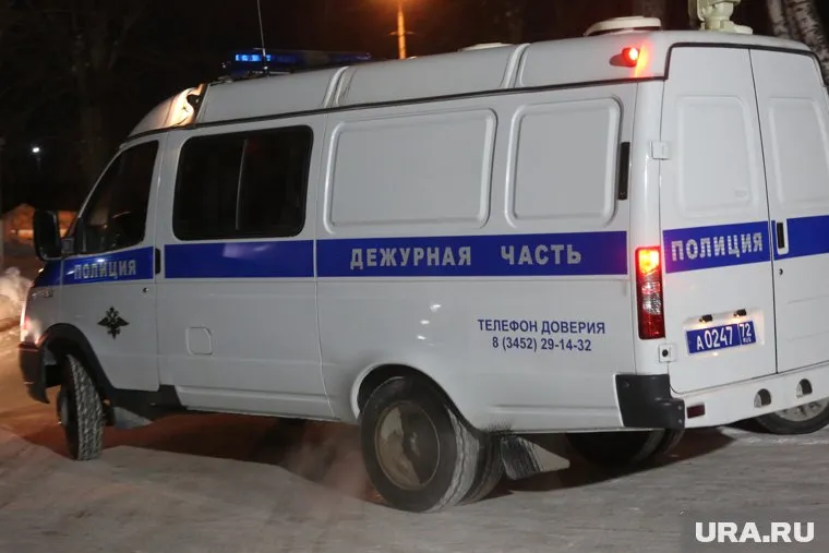 На месте происшествия работает полиция