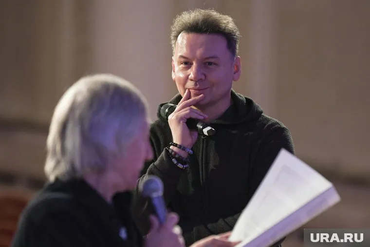 Александр Олешко прочитает «Кота в сапогах» и «Красную шапочку» под живую музыку