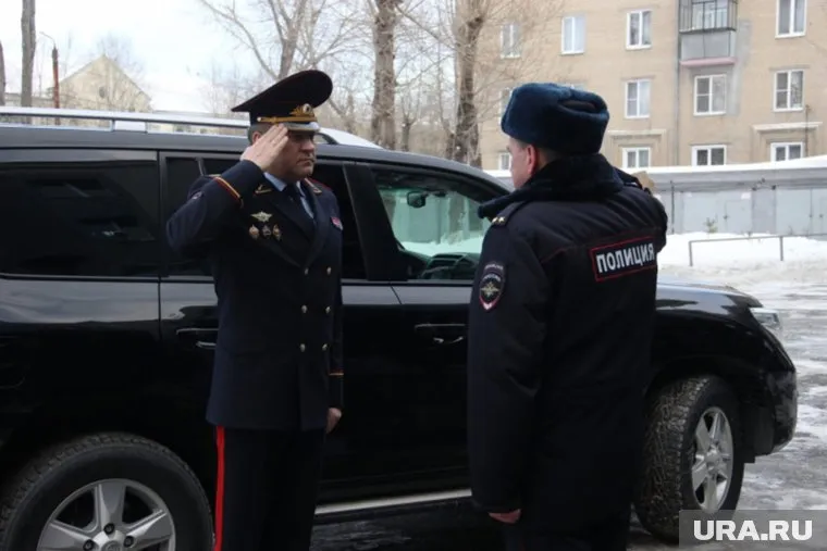 Михаил Скоков (слева) инспектирует Челябинск