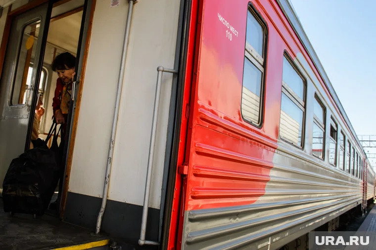 Пассажиров пересадили на другой локомотив