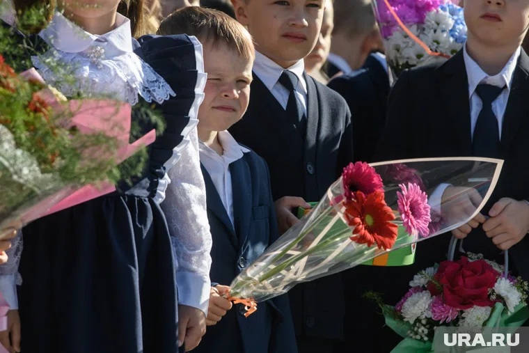 Учителям на 1 Сентября дарят цветы, сладости, сертификаты и комнатные растения