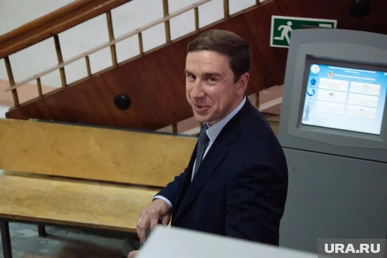 Чиновник "записал" свой бизнес на брата и тещу