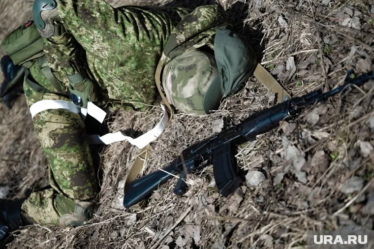 Раненый военный провел 17 дней в окопе