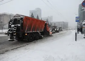 Десять колонн техники: как Челябинск спасают от снега
