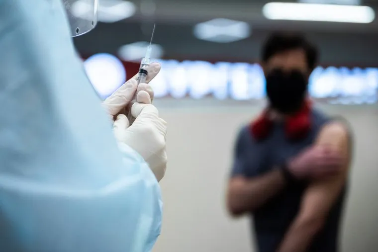 Первый в Свердловской области пункт вакцинации против COVID-19 на территории торгового центра. Екатеринбург