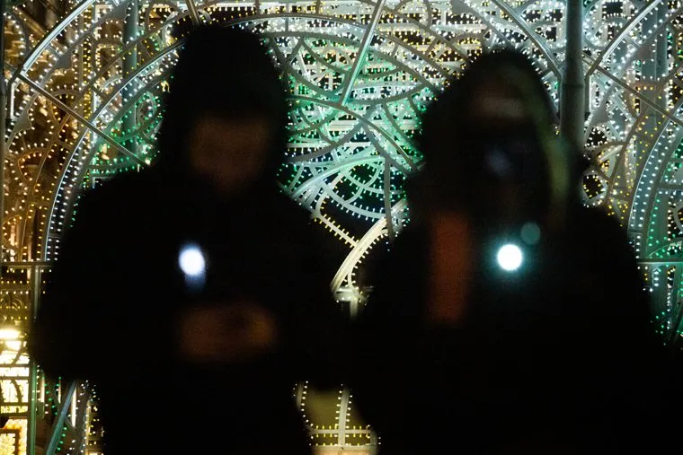 Акция "Любовь сильнее страха" на Манежной площади. Москва