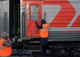 Из ЯНАО в Москву опаздывают поезда из-за аварии в центре России