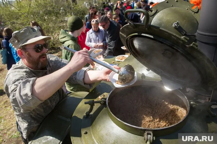Полковник попался при закупке полевых кухонь