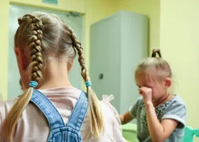 «Дети постоянно болеют»: родители ХМАО назвали худшие детсады региона