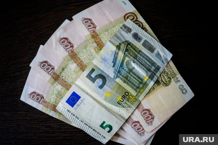 Курс евро превысил отметку в 89 рублей